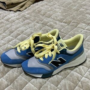 New Balance women’s Sneakers in Blue and Yellow